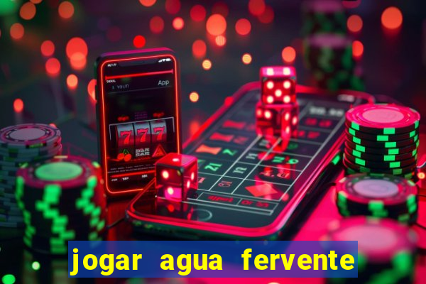 jogar agua fervente no vaso