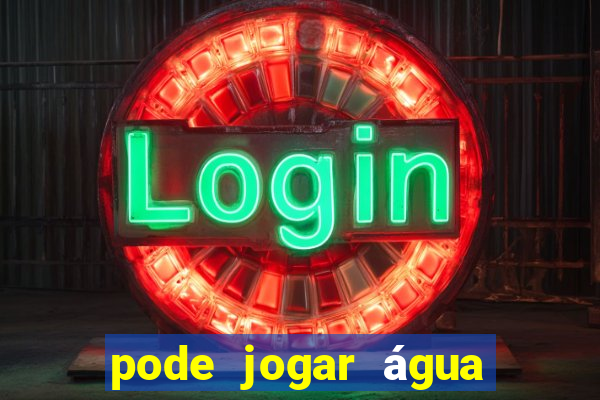 pode jogar água quente no vaso sanitário